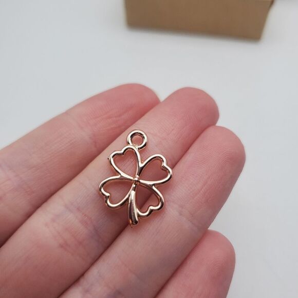 Jewelry - 14k Solid rose gold acid tested shamrock‎ necklace pendant